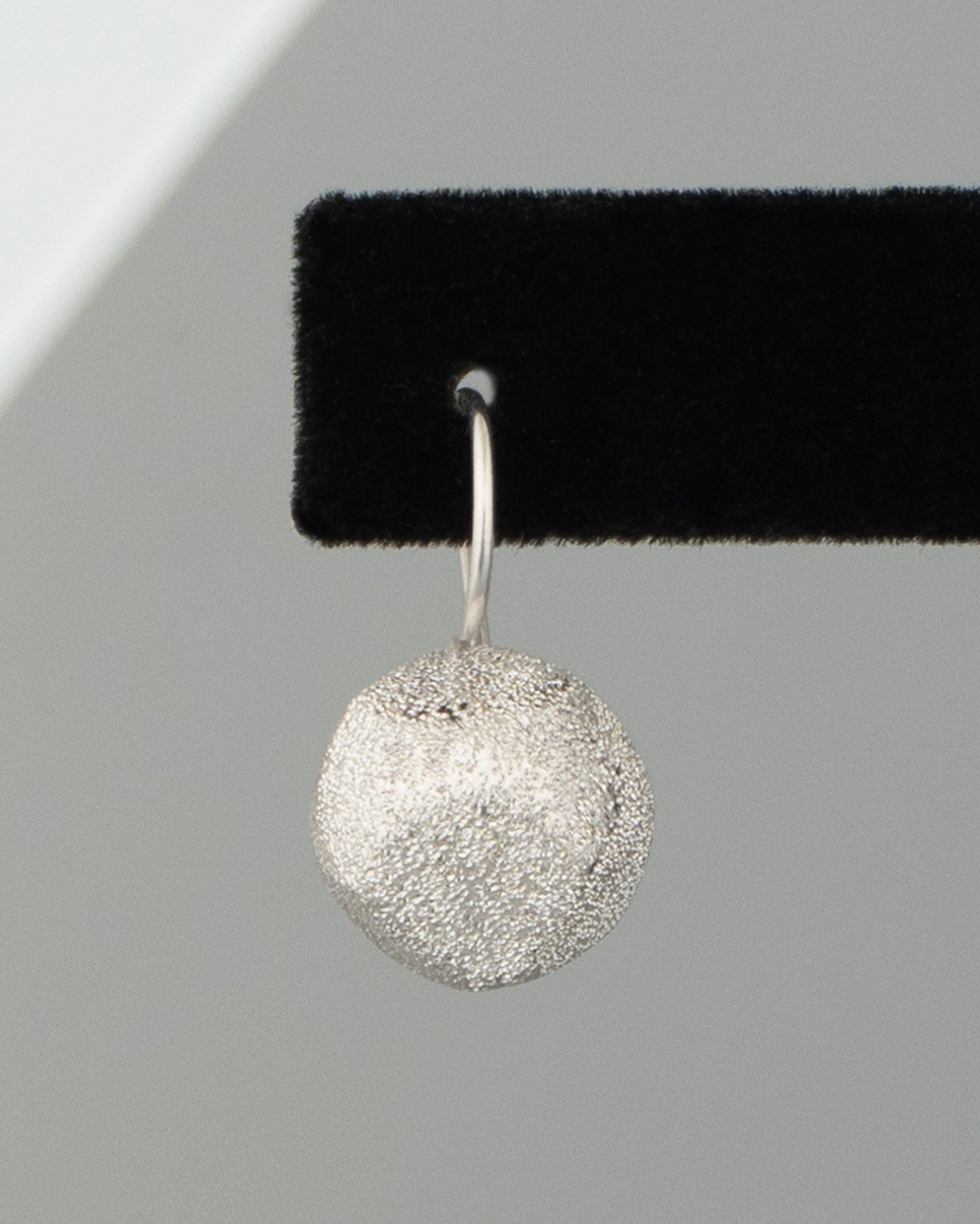 ear F2613