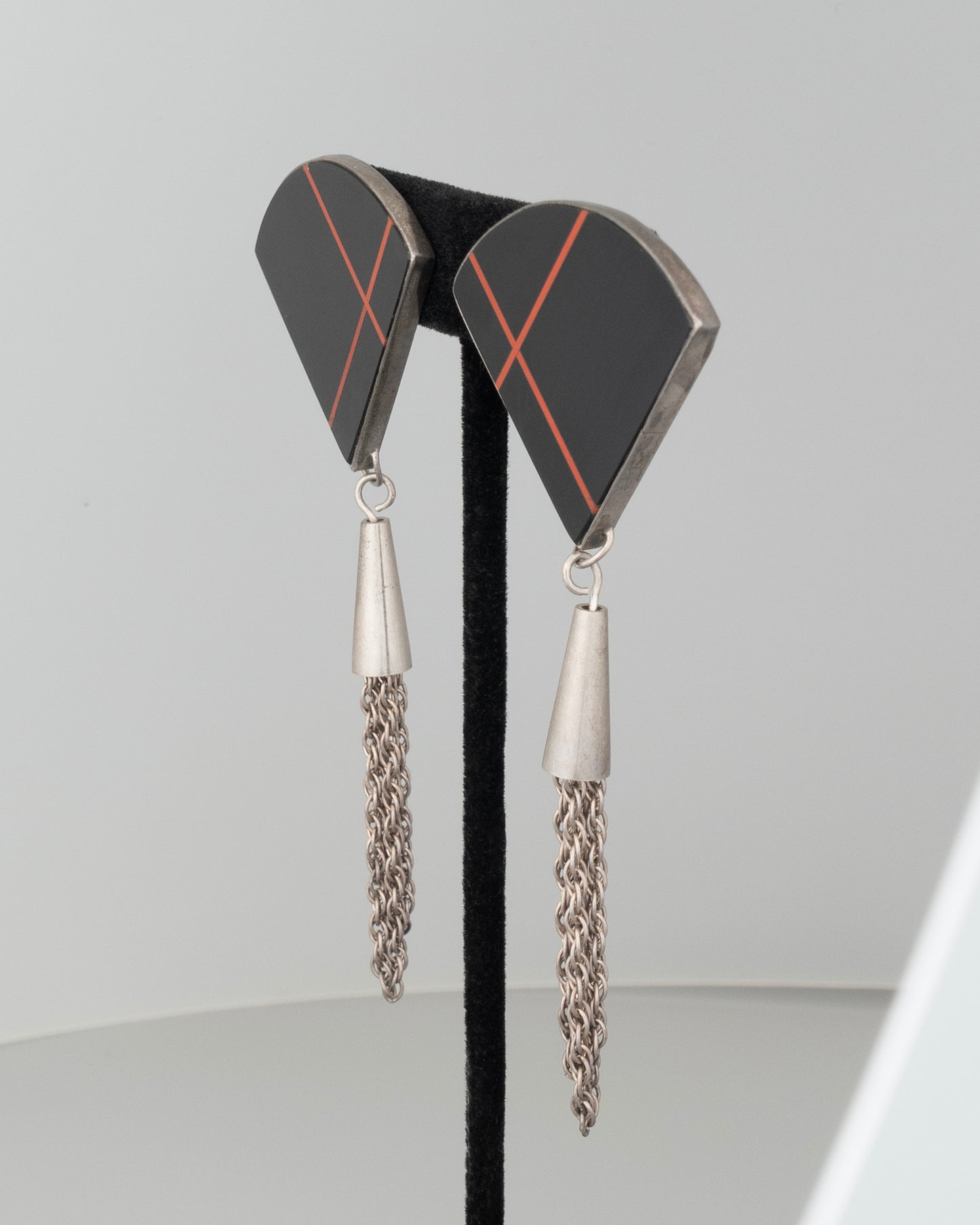 ear J2563
