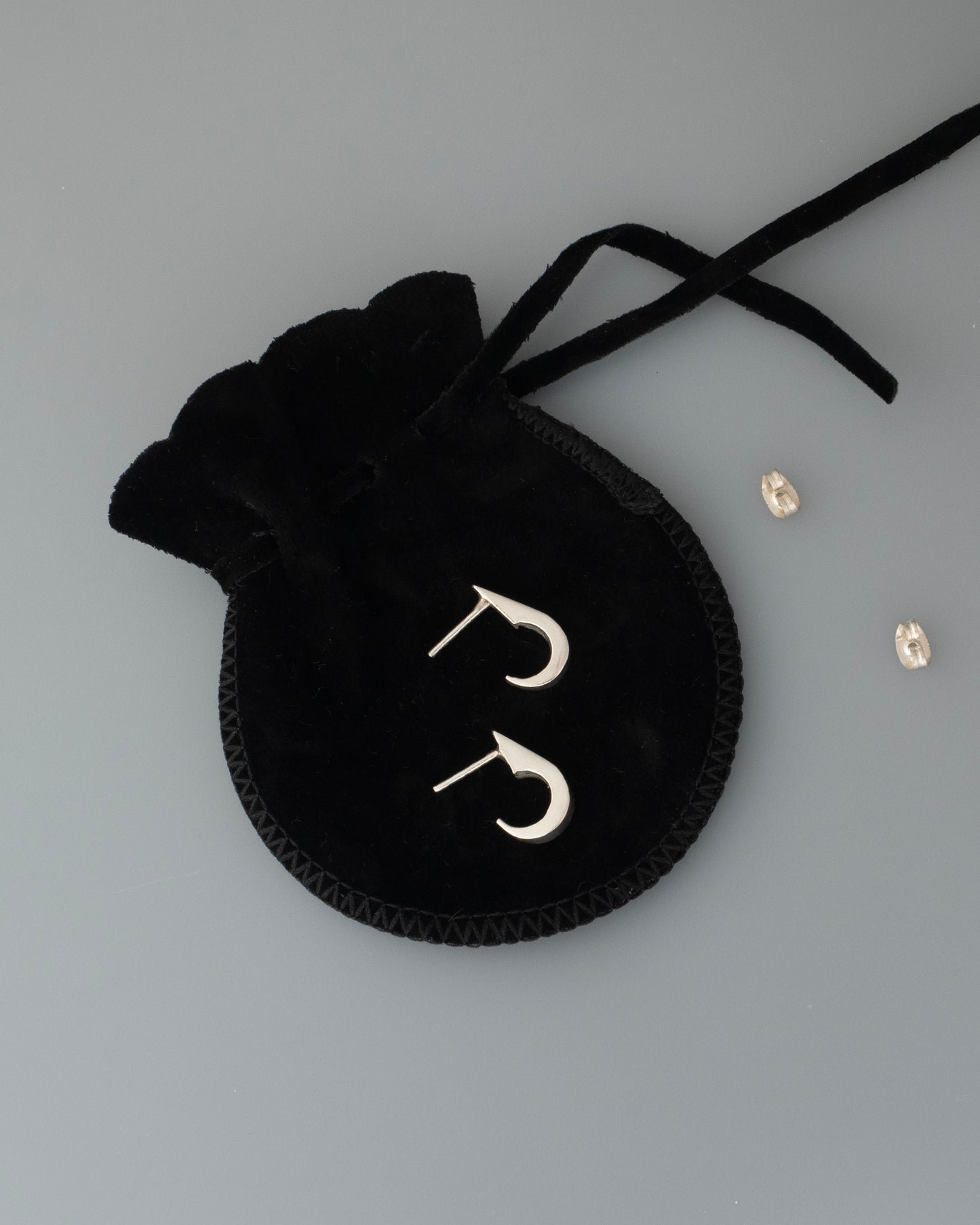 ear J2566