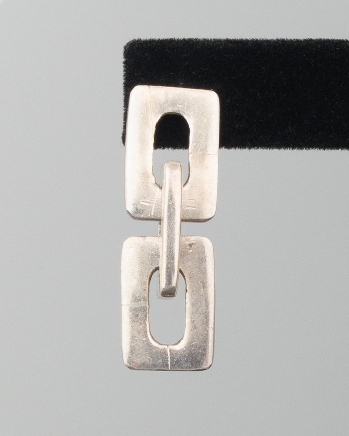 ear A2513
