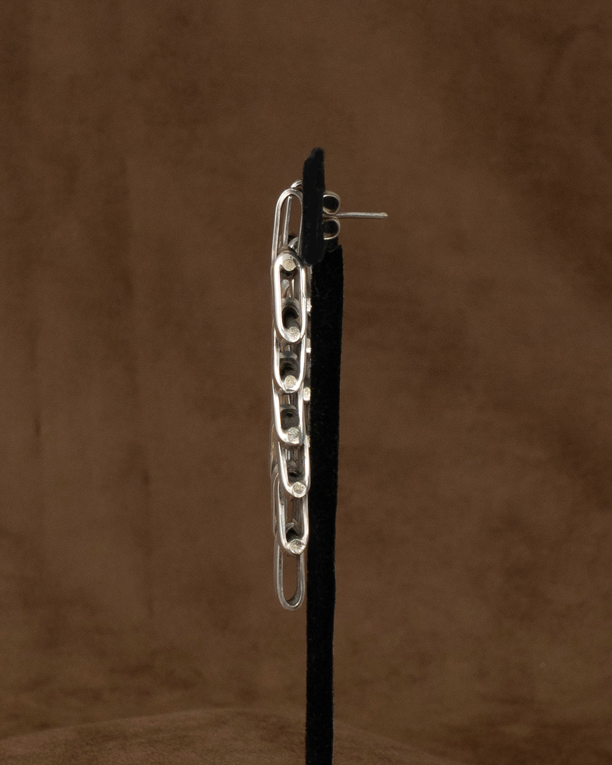 ear D2402