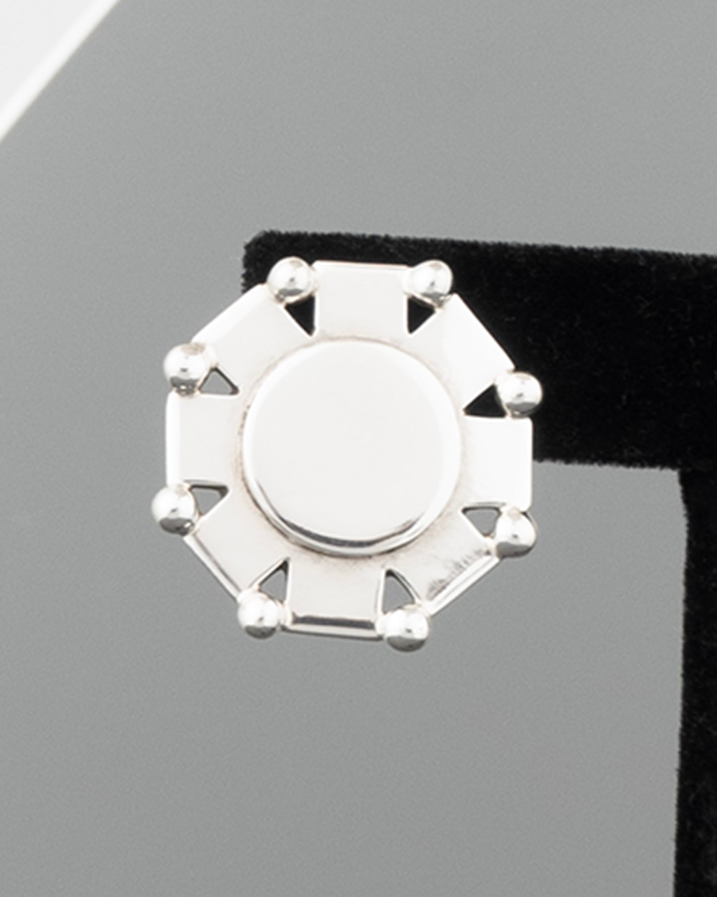 ear CS37