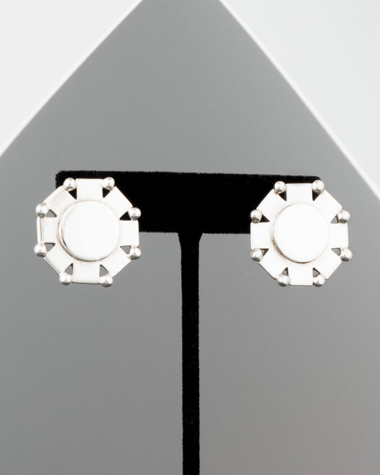 ear CS37