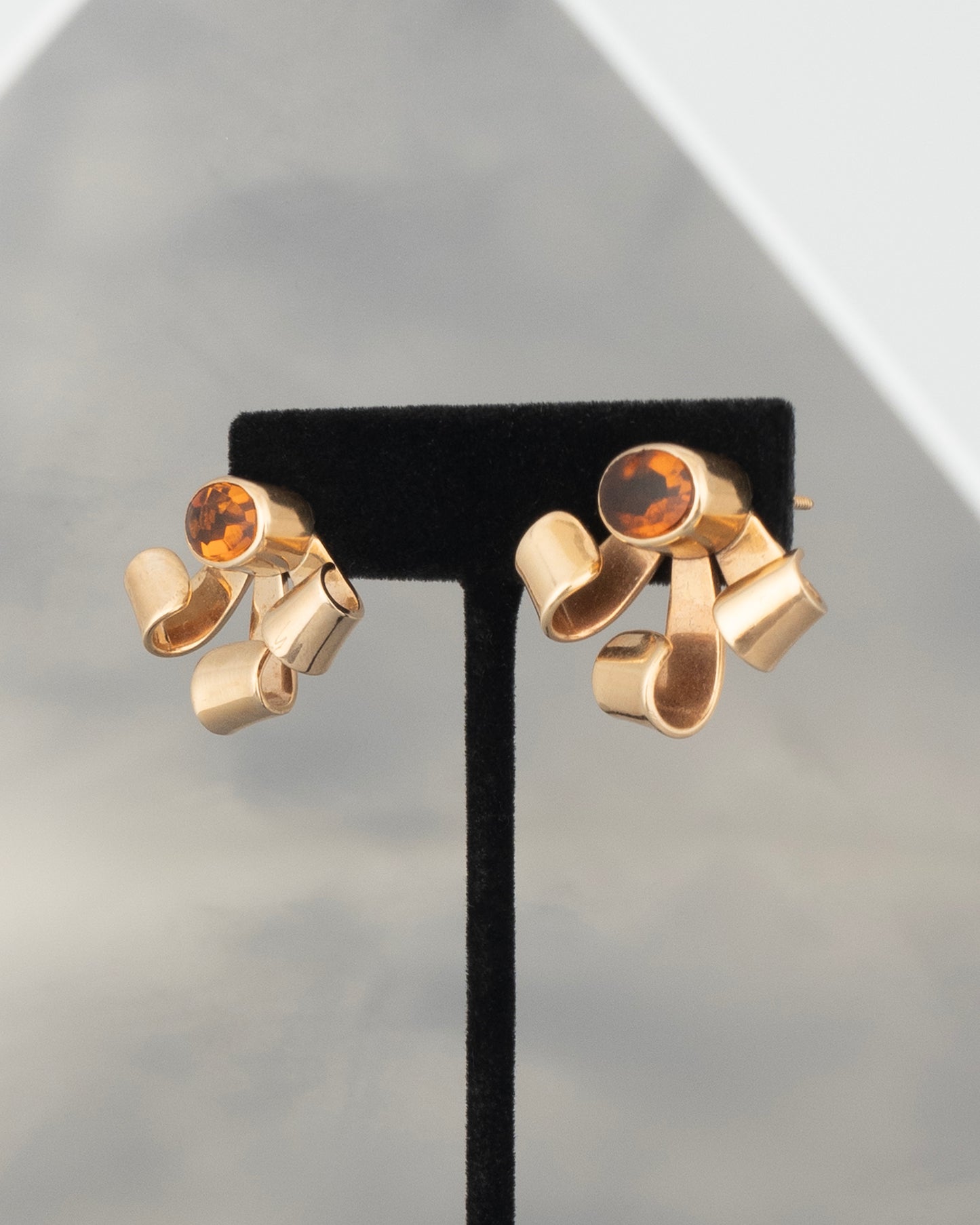 ear O2536