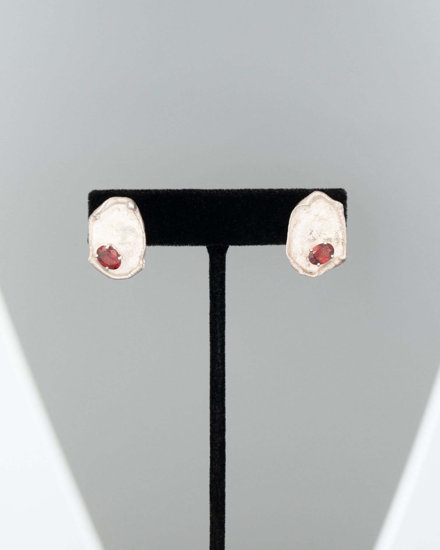 ear J2562