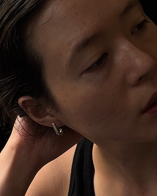 ear J2566