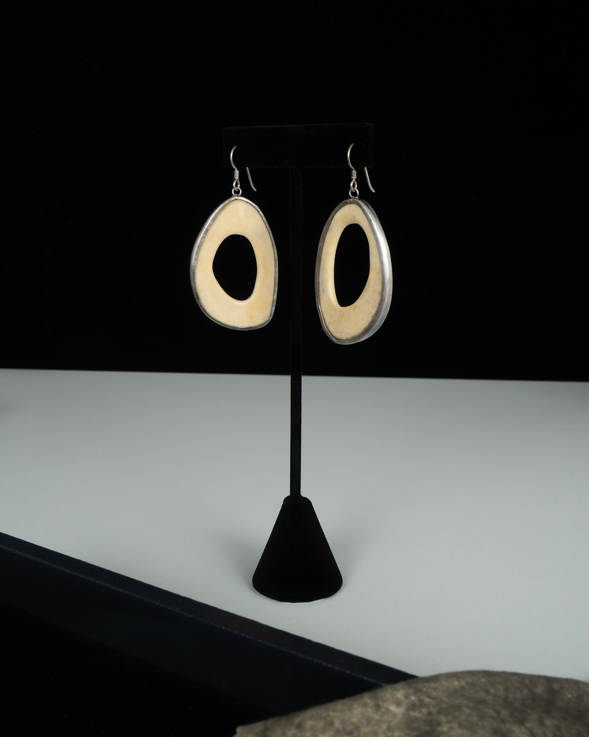 ear A2665