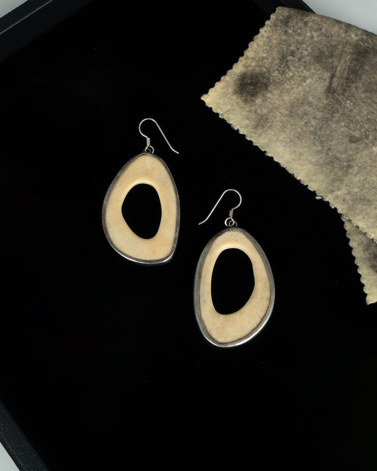 ear A2665