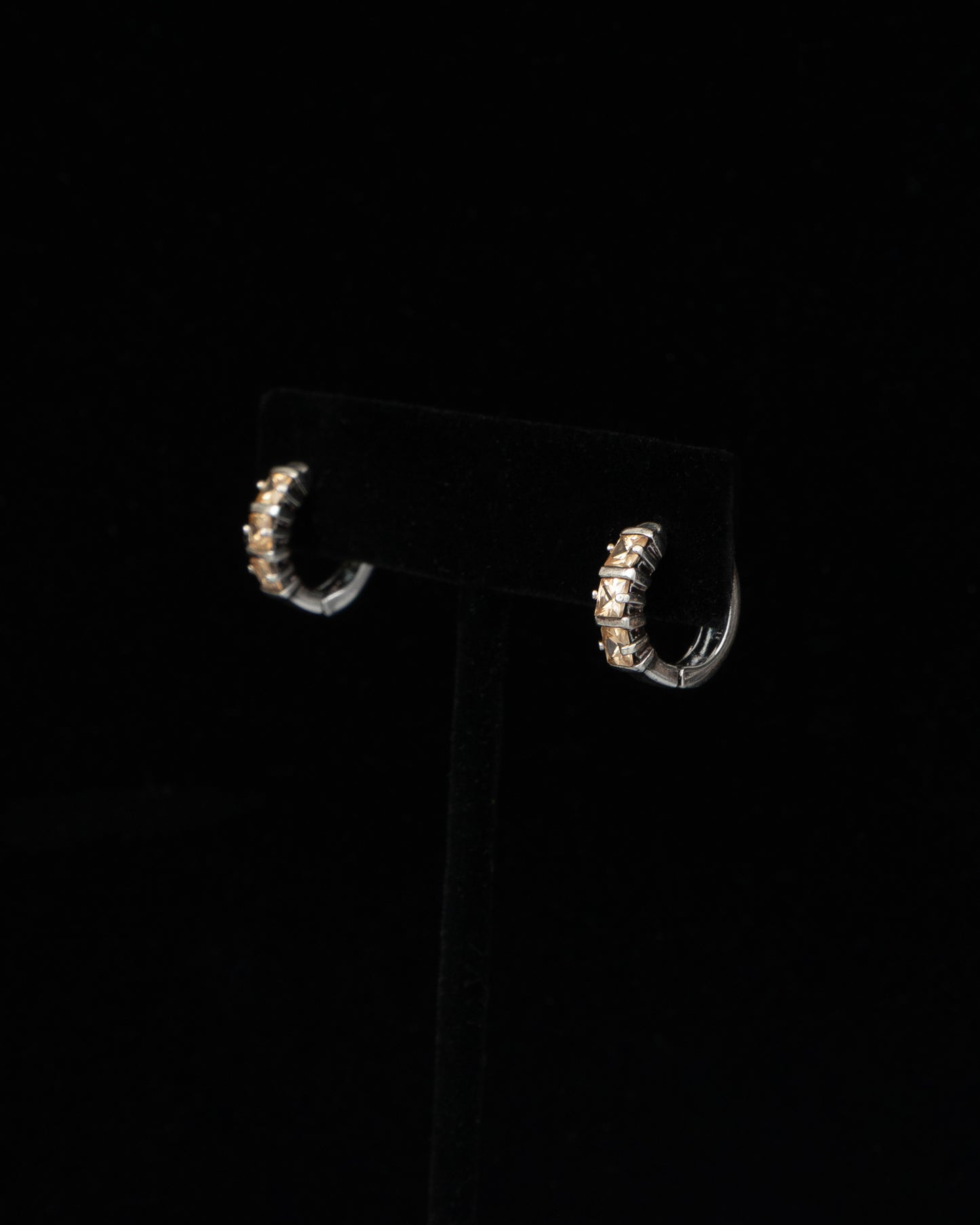 ear J26127