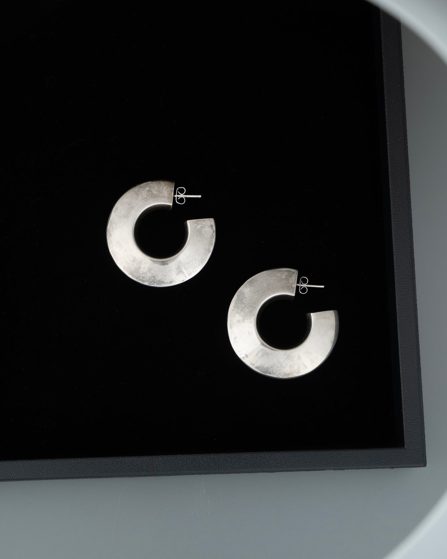 ear J26133