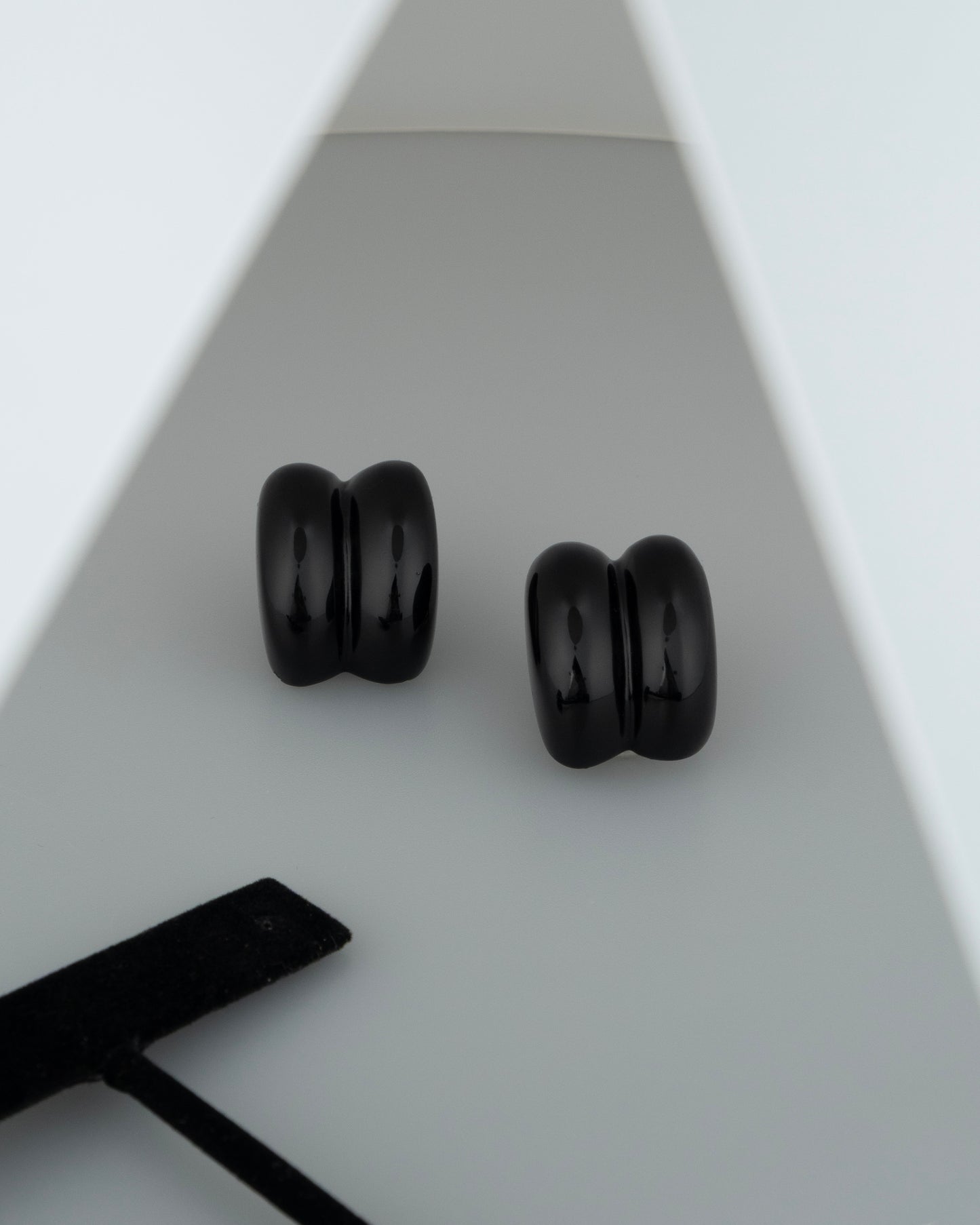 ear J26136