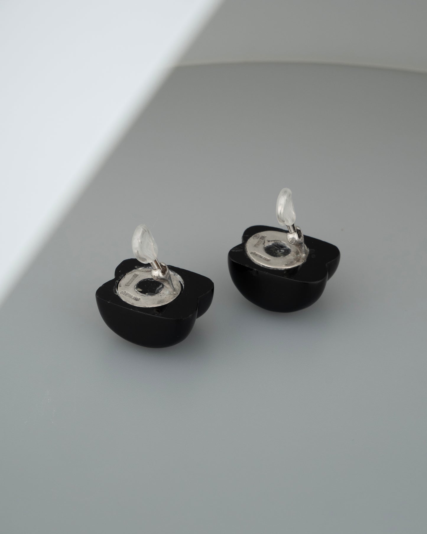 ear J26136