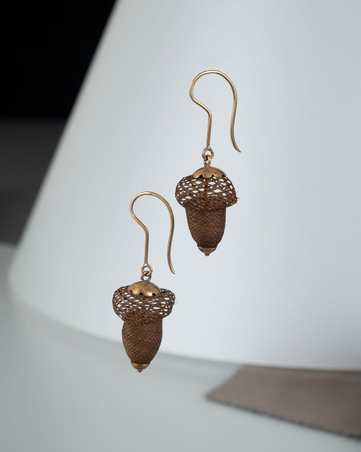 ear A2690