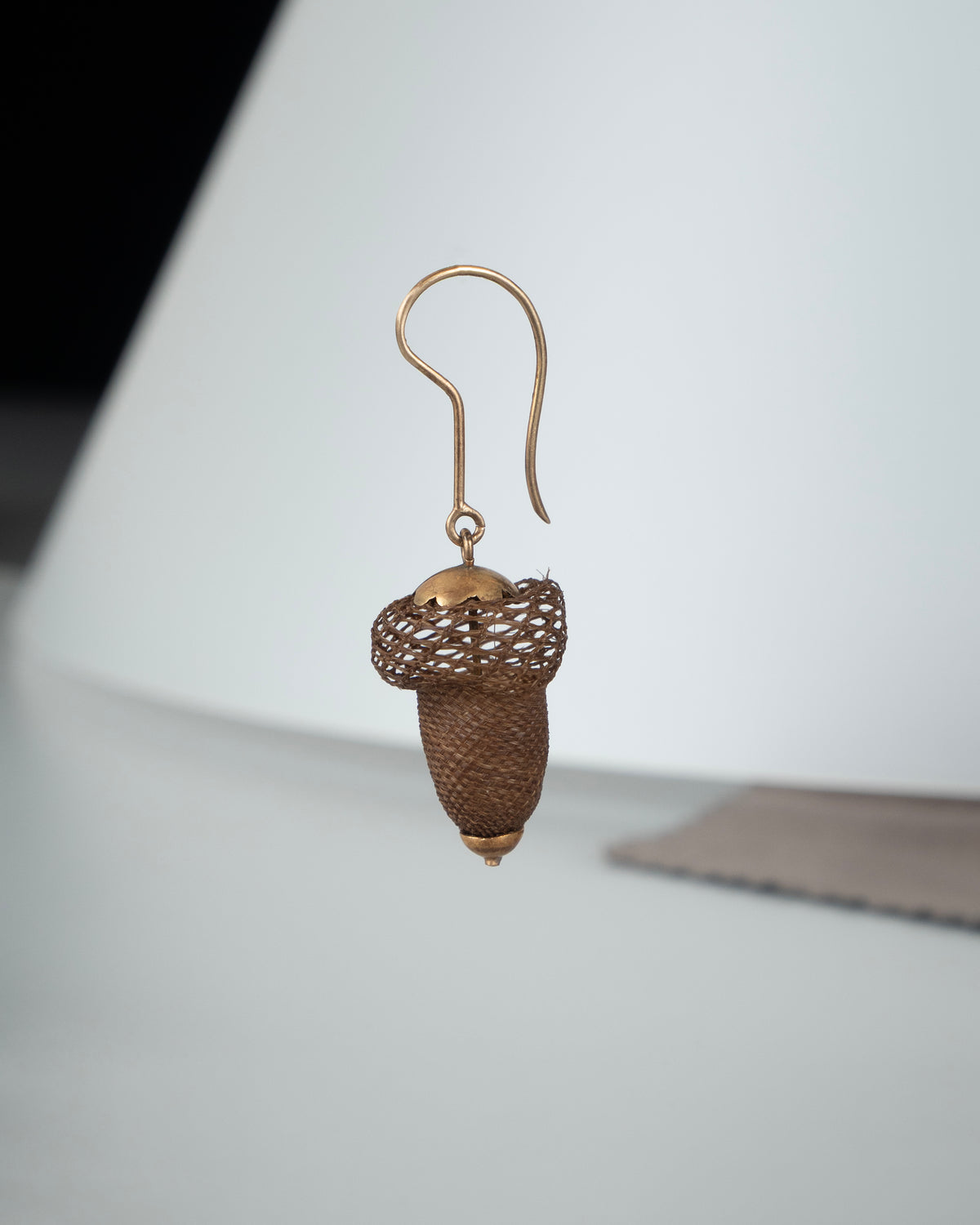 ear A2690
