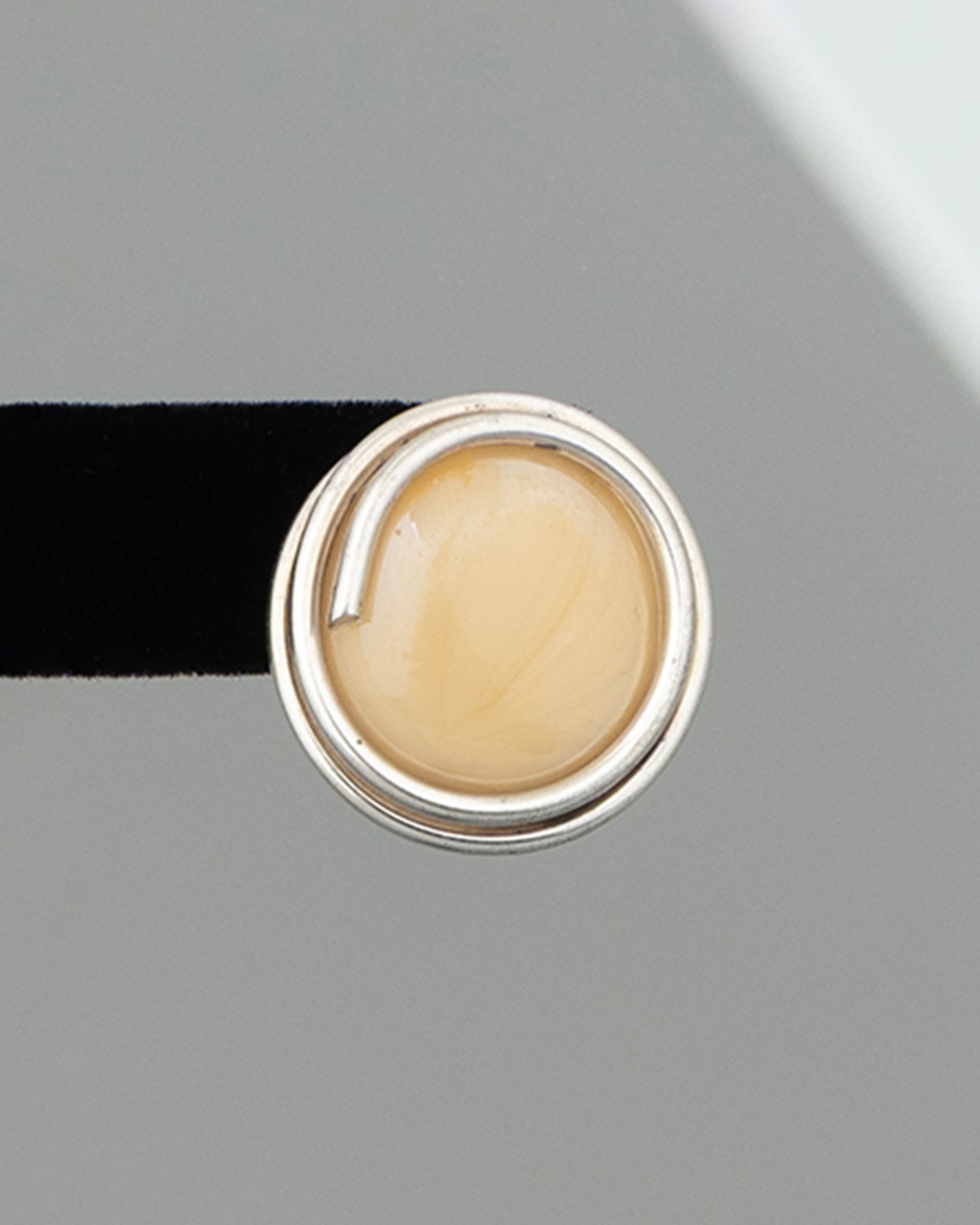 ear J2671