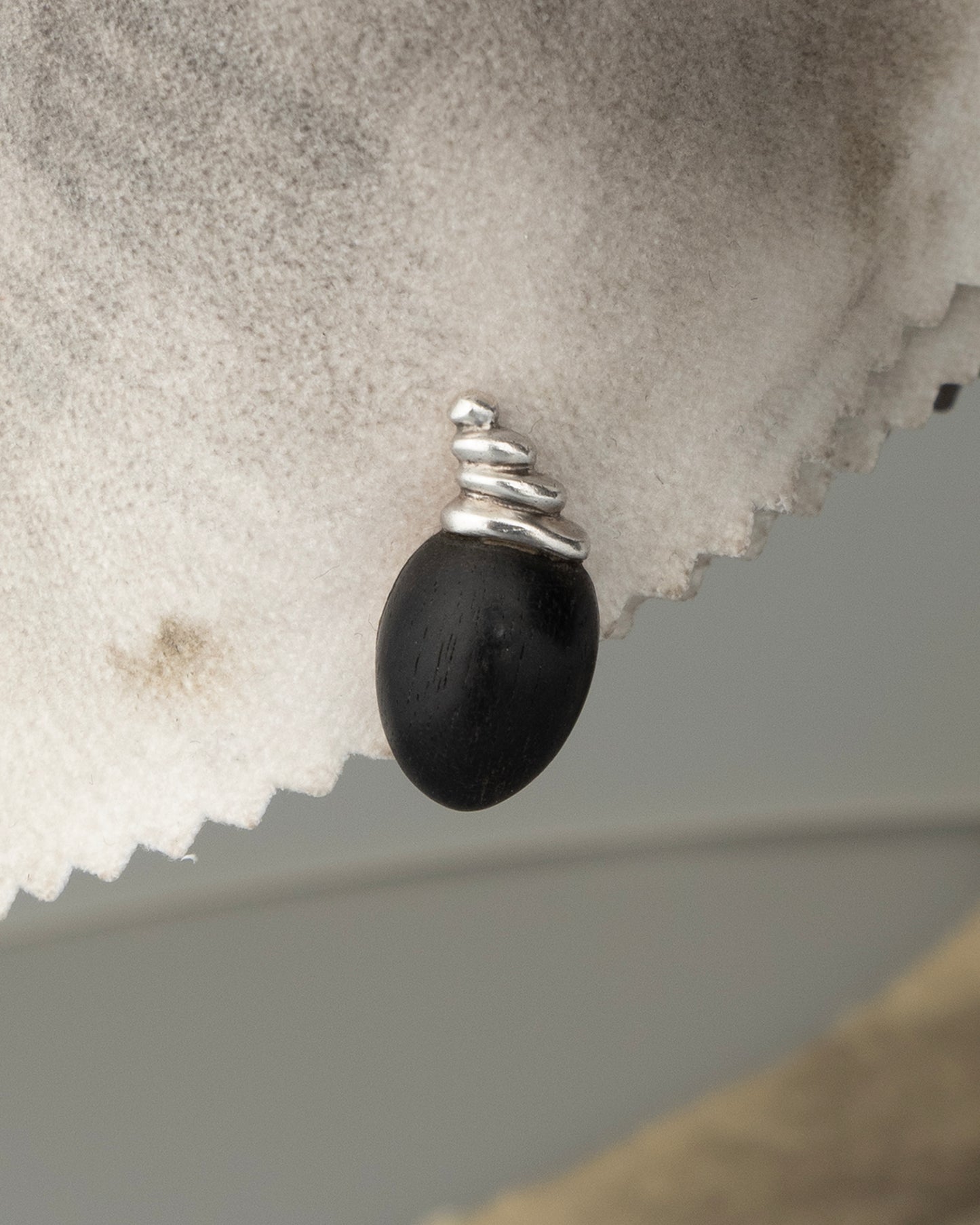 ear J2675