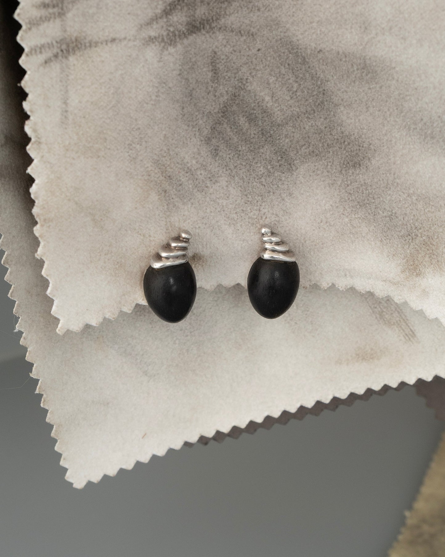 ear J2675