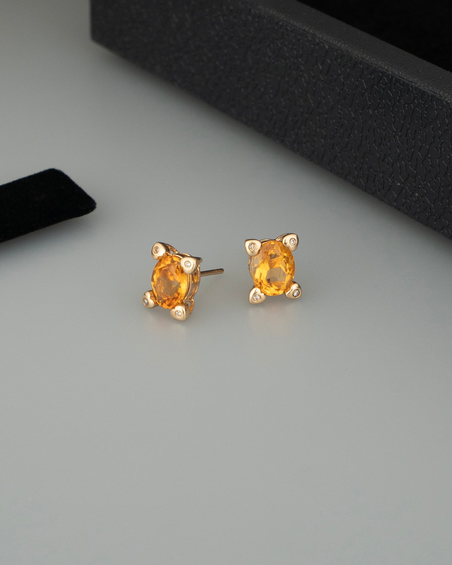 ear J2677