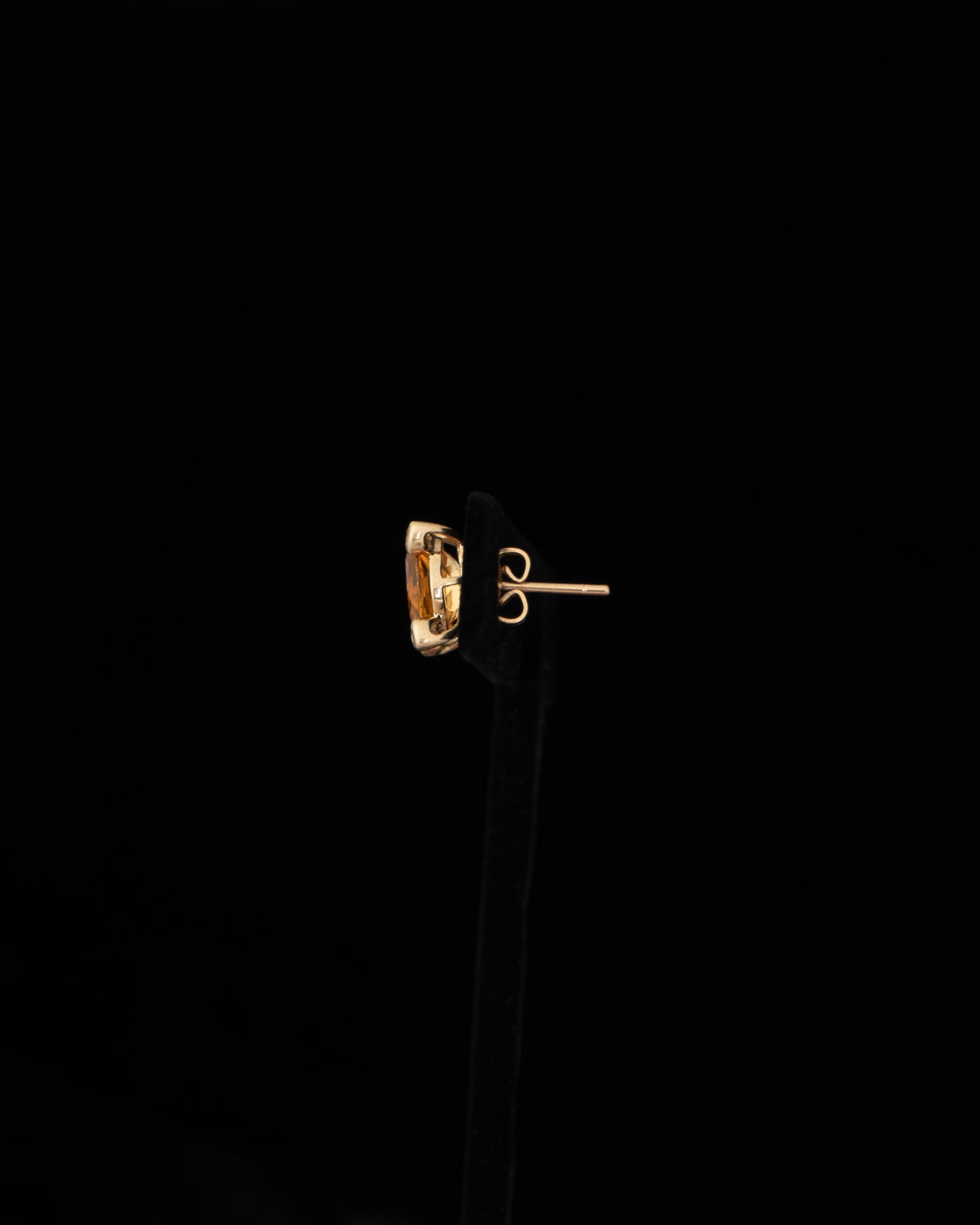 ear J2677