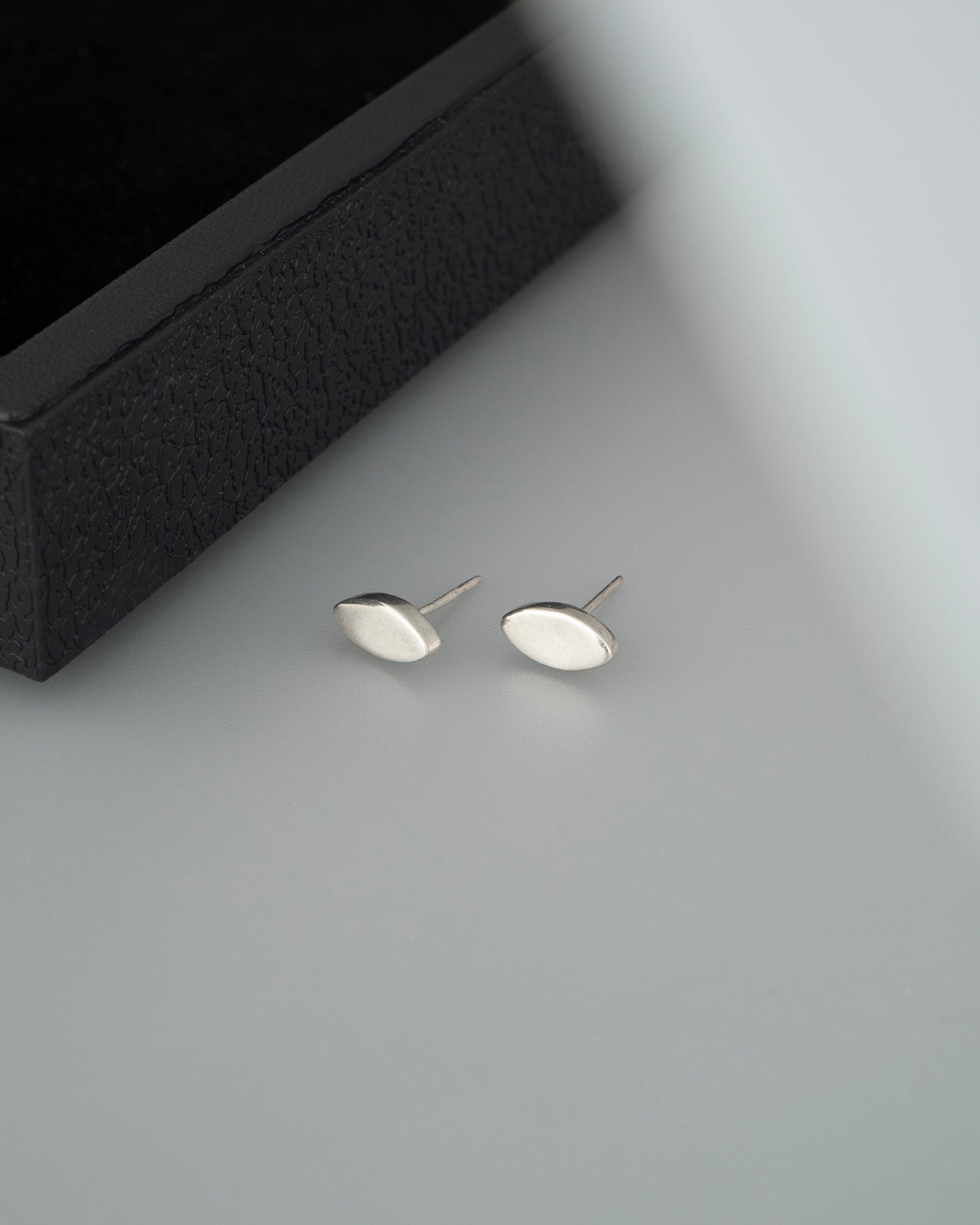 ear J2689