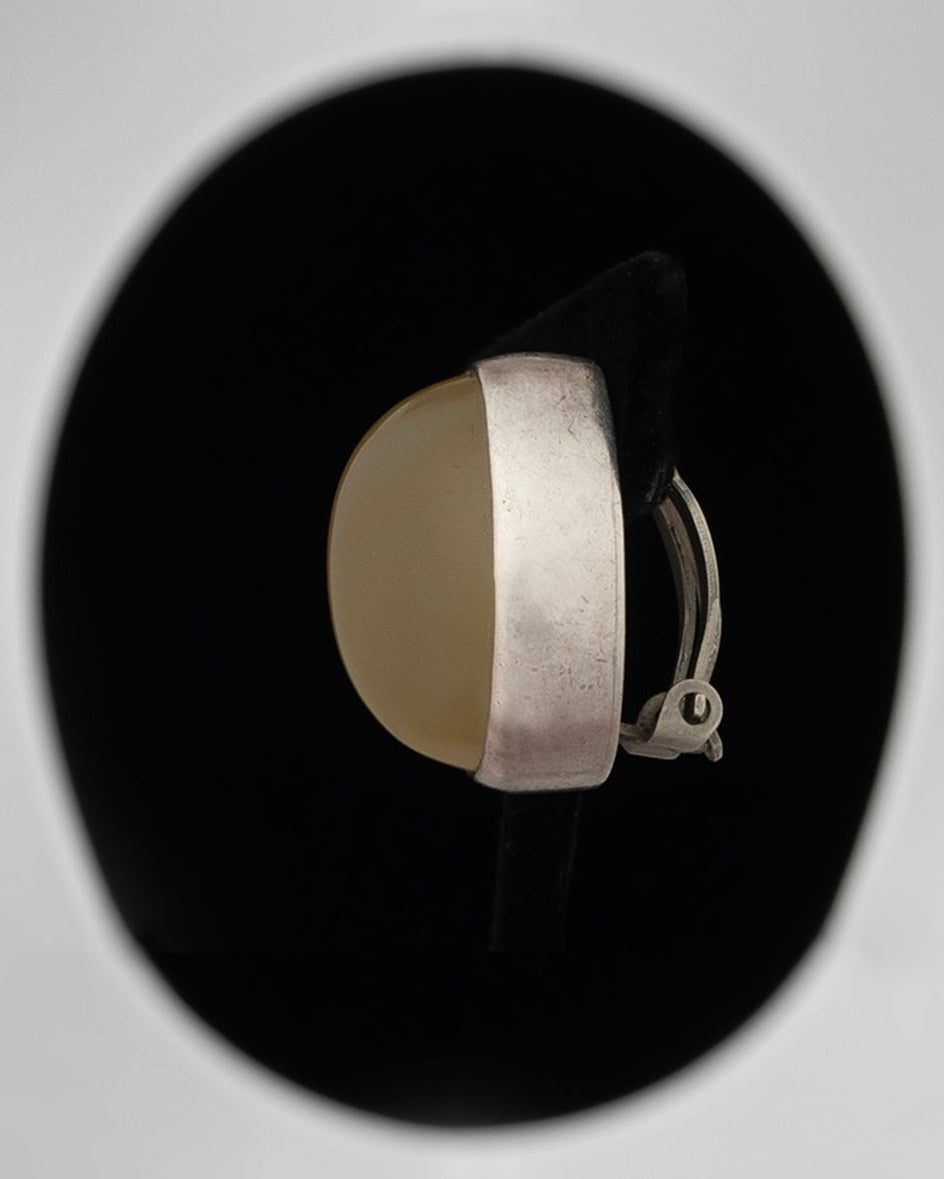 ear M2619