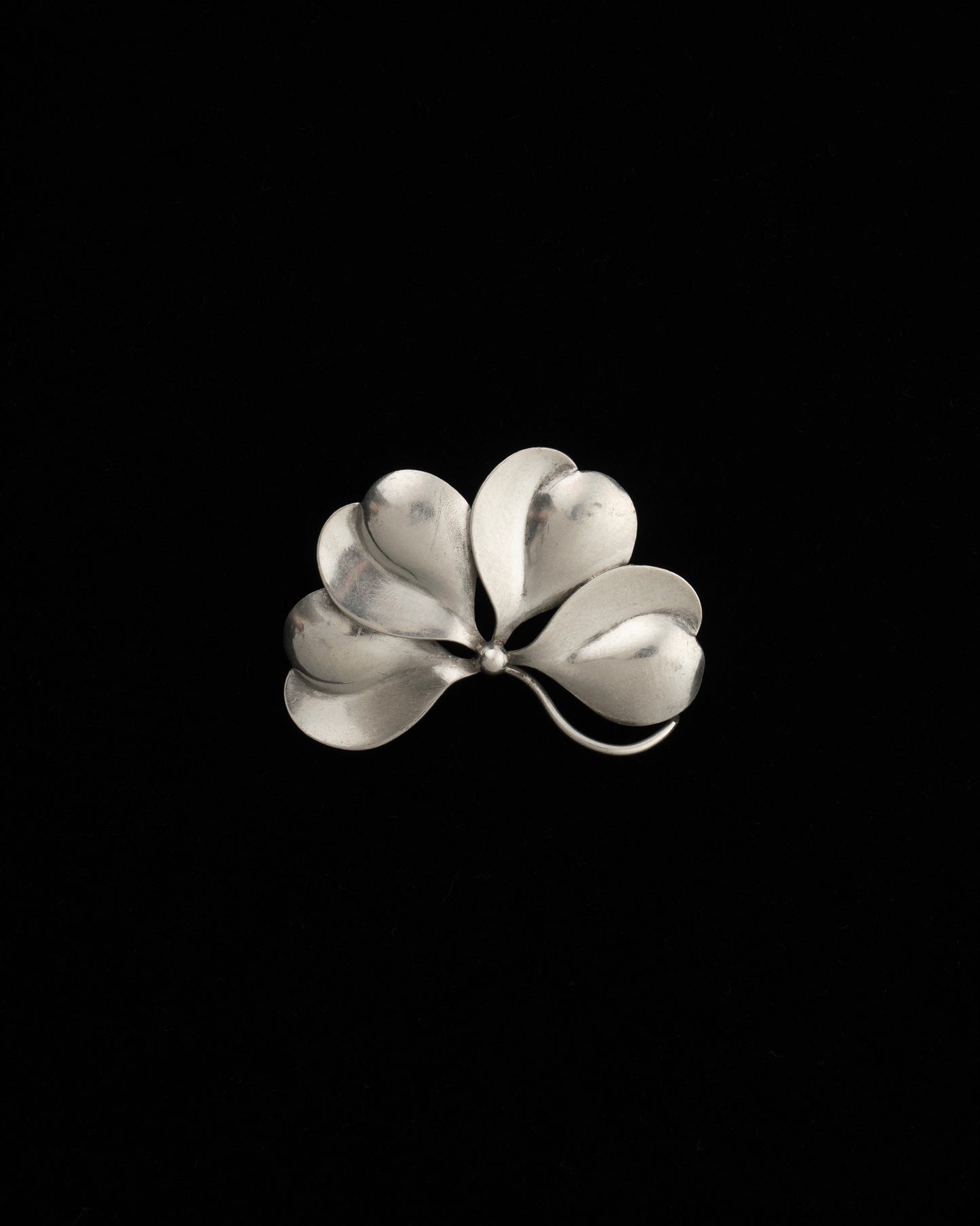 pin J26104